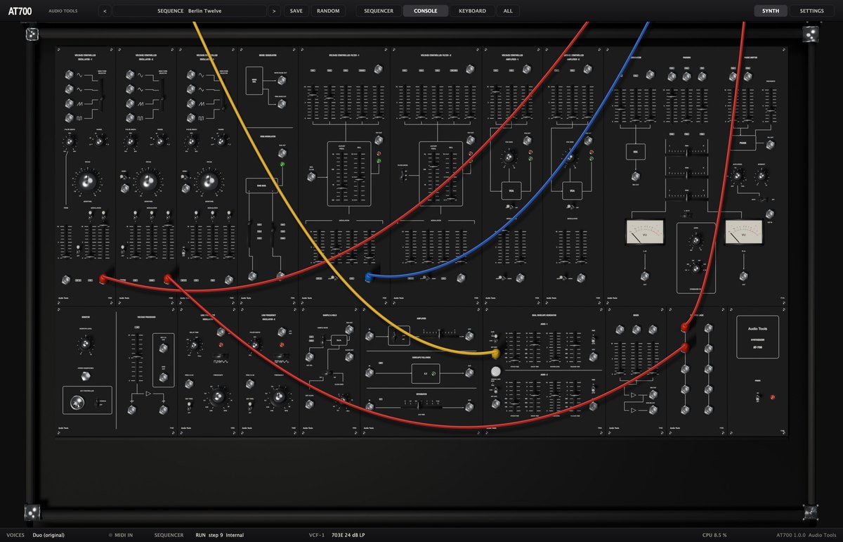 Consola principal del AT700 con cables de patcheo